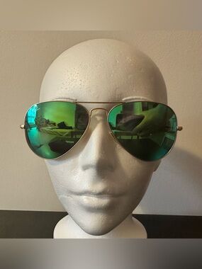 Ray-Ban Aviator Sunglasses RB 3025 Discontinued Model (UNISEX)